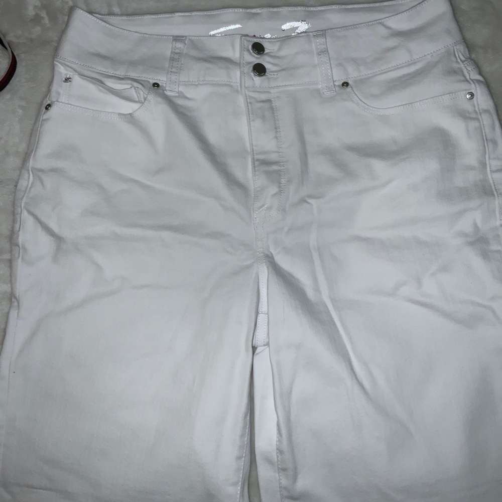 Seven tummyless Bermuda Shorts